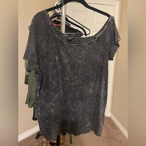 Torrid off shoulder tee SZ 0
